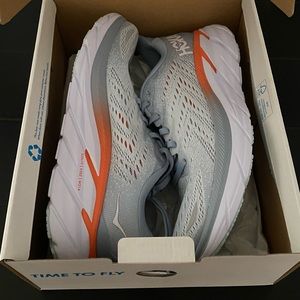 NEW never worn HOKA Clifton 8 shoes size 9